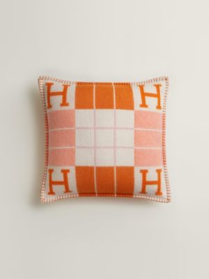 クッション 《アヴァロンIII》 PM | Hermès - エルメス-公式サイト